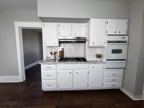 Kitchen - 1431 29th Ave, Moline, IL 61265 photo 3 of 4