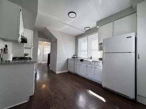 Kitchen - 1431 29th Ave, Moline, IL 61265 photo 2 of 4