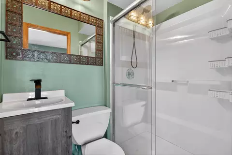 Bath - 2308 Park St, Rolling Meadows, IL 60008 photo 3 of 3