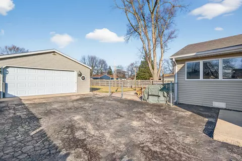 Exterior - 2308 Park St, Rolling Meadows, IL 60008 photo 5 of 8