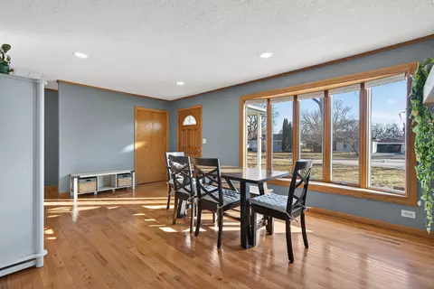 Dining - 2308 Park St, Rolling Meadows, IL 60008 photo 1 of 2