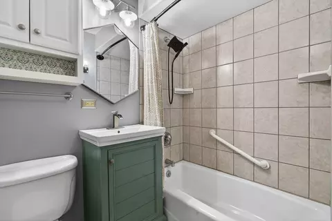 Bath - 2308 Park St, Rolling Meadows, IL 60008 photo 2 of 3