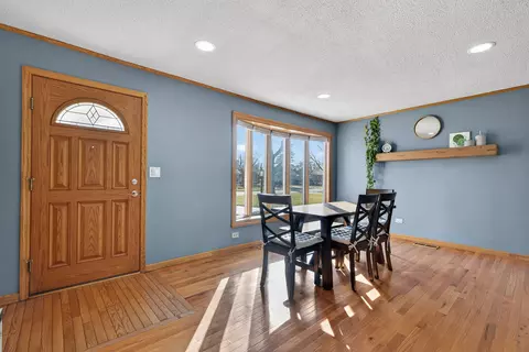 Entry Way - 2308 Park St, Rolling Meadows, IL 60008 photo 1 of 1