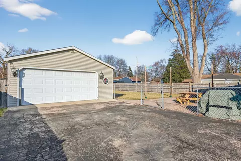 Exterior - 2308 Park St, Rolling Meadows, IL 60008 photo 4 of 8