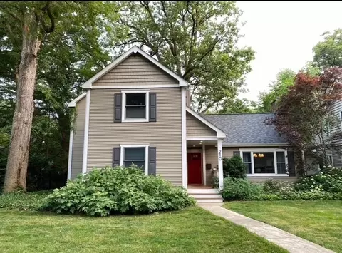 210 Woodward Ave, Geneva, IL 60134