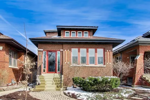 944 N Ridgeland Ave, Oak Park, IL 60302