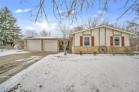 1129 N Cumberland Cir, Mchenry, IL 60050