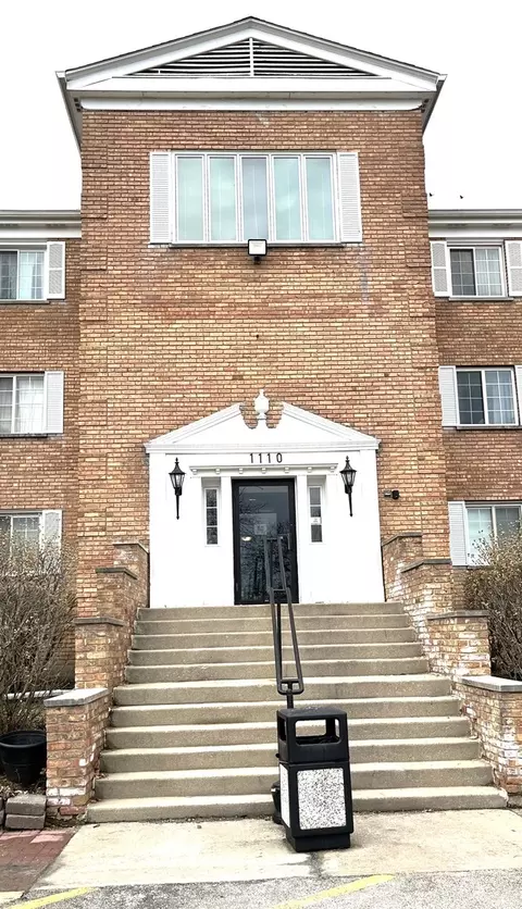 1110 N Farnsworth Ave #211, Aurora, IL 60505