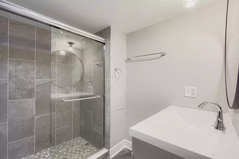 Bath - 1918 W 108th Pl, Chicago, IL 60643 photo 3 of 3