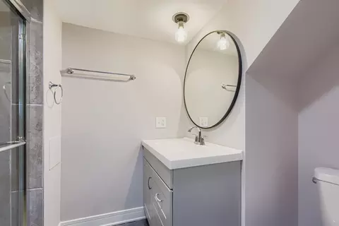 Bath - 1918 W 108th Pl, Chicago, IL 60643 photo 2 of 3