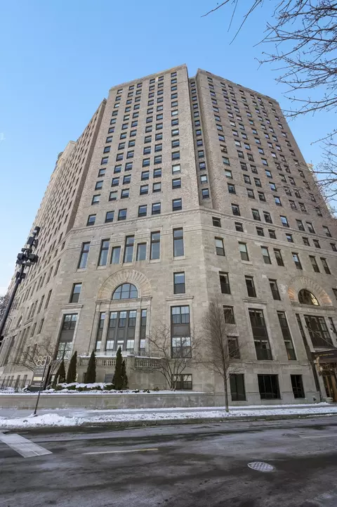850 N Lake Shore Dr #612, Chicago, IL 60611