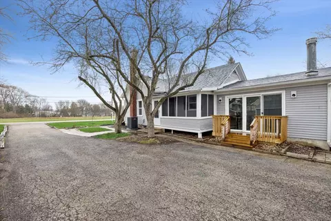 Exterior - 806 Walnut St, Batavia, IL 60510 photo 4 of 5