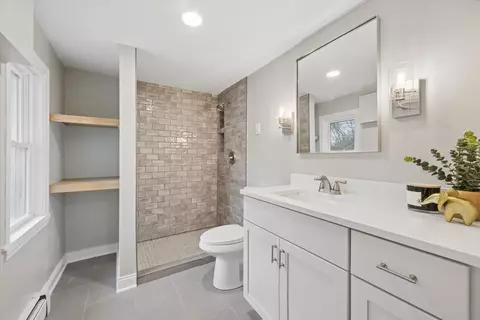 Bath - 806 Walnut St, Batavia, IL 60510 photo 1 of 1