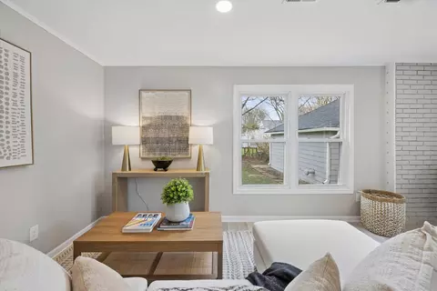 Living - 806 Walnut St, Batavia, IL 60510 photo 4 of 4