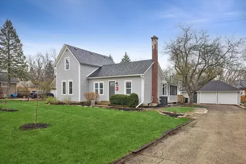 Exterior - 806 Walnut St, Batavia, IL 60510 photo 2 of 5