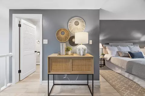 Entry Way - 806 Walnut St, Batavia, IL 60510 photo 1 of 2
