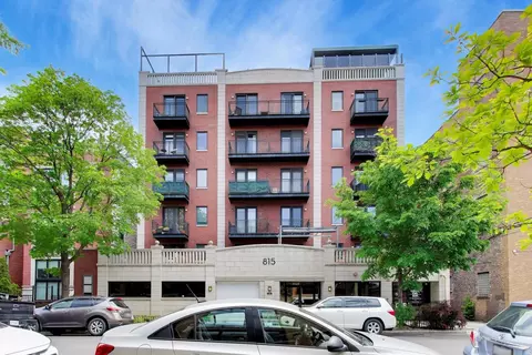 815 N Marshfield Ave #204, Chicago, IL 60622