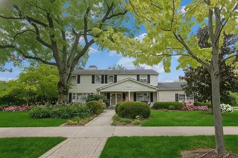 629 Courtland Cir, Western Springs, IL 60558