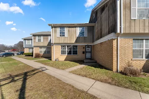 7945 S Phillips Ave, Chicago, IL 60617