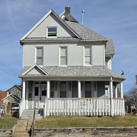737 17th St, Rock Island, IL 61201