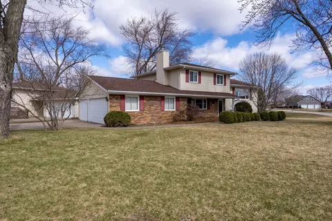 205 Blackhawk Dr, Park View, IA 52748 photo 2