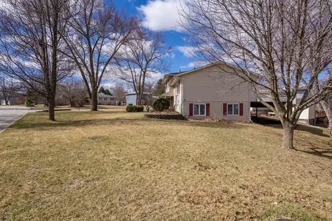 205 Blackhawk Dr, Park View, IA 52748 photo 3