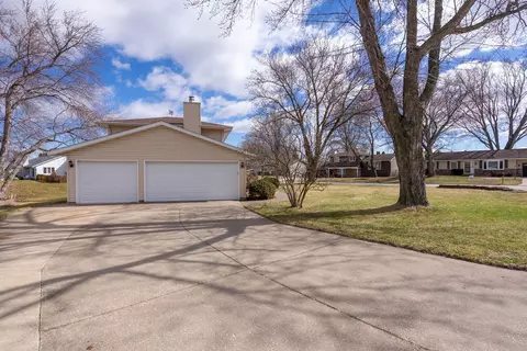 205 Blackhawk Dr, Park View, IA 52748 photo 4