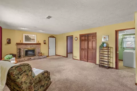 205 Blackhawk Dr, Park View, IA 52748 photo 5