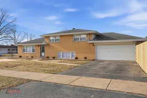 5500 W 83rd Pl, Burbank, IL 60459
