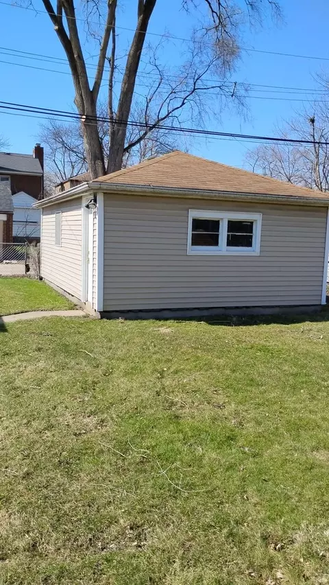 10552 S Eberhart Ave, Chicago, IL 60628 photo 3