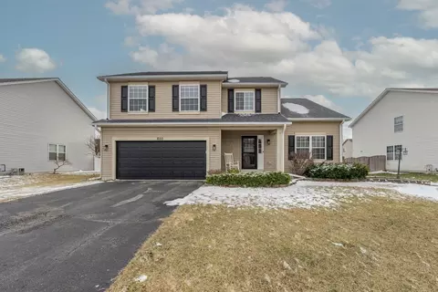 800 Maplewood Dr, Minooka, IL 60447