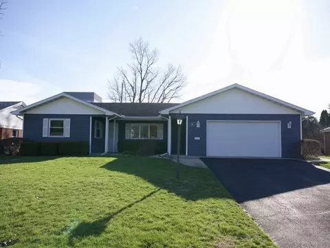308 Granada Rd, Bloomington, IL 61701