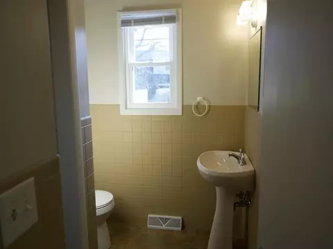 Bath - 308 Granada Rd, Bloomington, IL 61701 photo 4 of 7