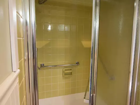 Bath - 308 Granada Rd, Bloomington, IL 61701 photo 3 of 7