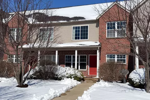 635 Stonegate Dr, Sycamore, IL 60178