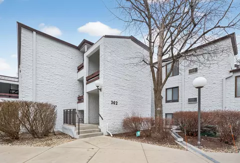 362 W Miner St #1A, Arlington Heights, IL 60005