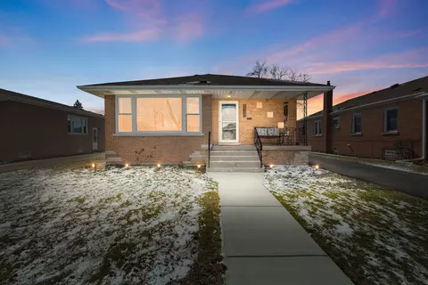 5337 W 102nd St, Oak Lawn, IL 60453