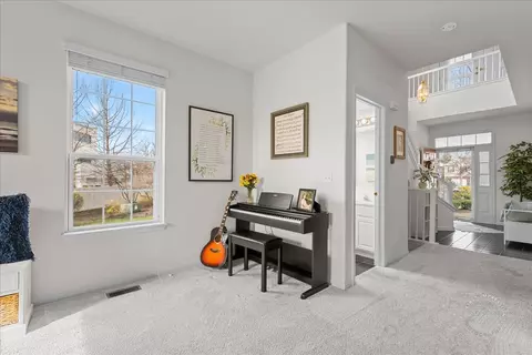 Entry Way - 263 Lillian Ct, Geneva, IL 60134 photo 2 of 3