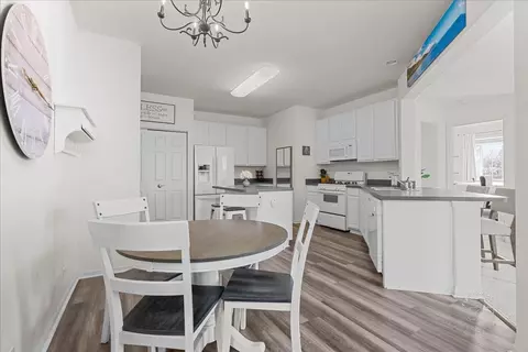 Dining - 263 Lillian Ct, Geneva, IL 60134 photo 1 of 1