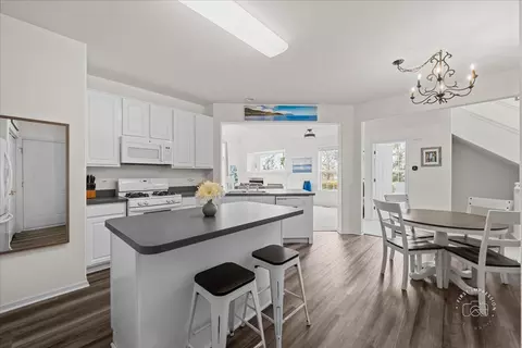 Kitchen - 263 Lillian Ct, Geneva, IL 60134 photo 3 of 3