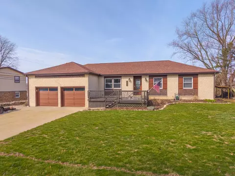 205 N Crestview Dr, Pontiac, IL 61764