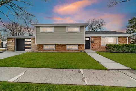 5945 Cleveland St, Morton Grove, IL 60053