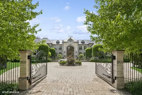 1900 Winnetka Ave, Northfield, IL 60093