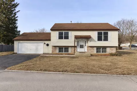 100 Barberry Dr, Crystal Lake, IL 60014