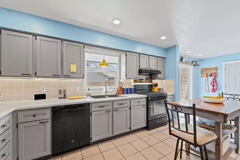 Kitchen - 2113 Sumac Dr, Champaign, IL 61821 photo 4 of 4
