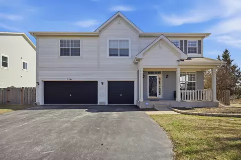 1341 S Meadow Ln, Round Lake, IL 60073