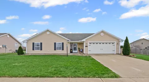2003 Macintosh Ln, Monticello, IL 61856