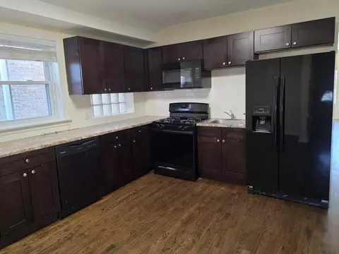Kitchen - 10937 S Artesian Ave, Chicago, IL 60655 photo 1 of 1