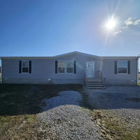Exterior - 9196 N Riddle Ln, Ashley, IL 62808 photo 5 of 10