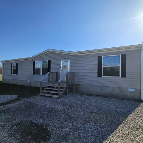 Exterior - 9196 N Riddle Ln, Ashley, IL 62808 photo 4 of 10